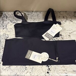 Vuori Black Leggings and Top Set